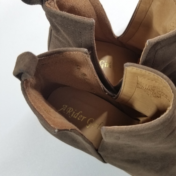 🕶️ Tan/Brown Booties size - Picture 5 of 8